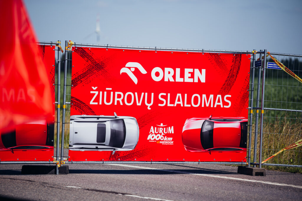 Šalia lenktynių trasos – galimybė išbandyti save: vyksta „Orlen“ žiūrovų slalomas