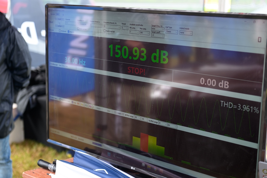 Palangoje pasiektas Baltijos šalių decibelų rekordas – automobilio garso sistema sugeneravo 170,21 dB